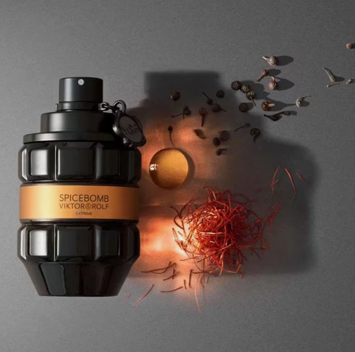 Viktor & Rolf Spicebomb Extreme with spices dark lifestyle shot